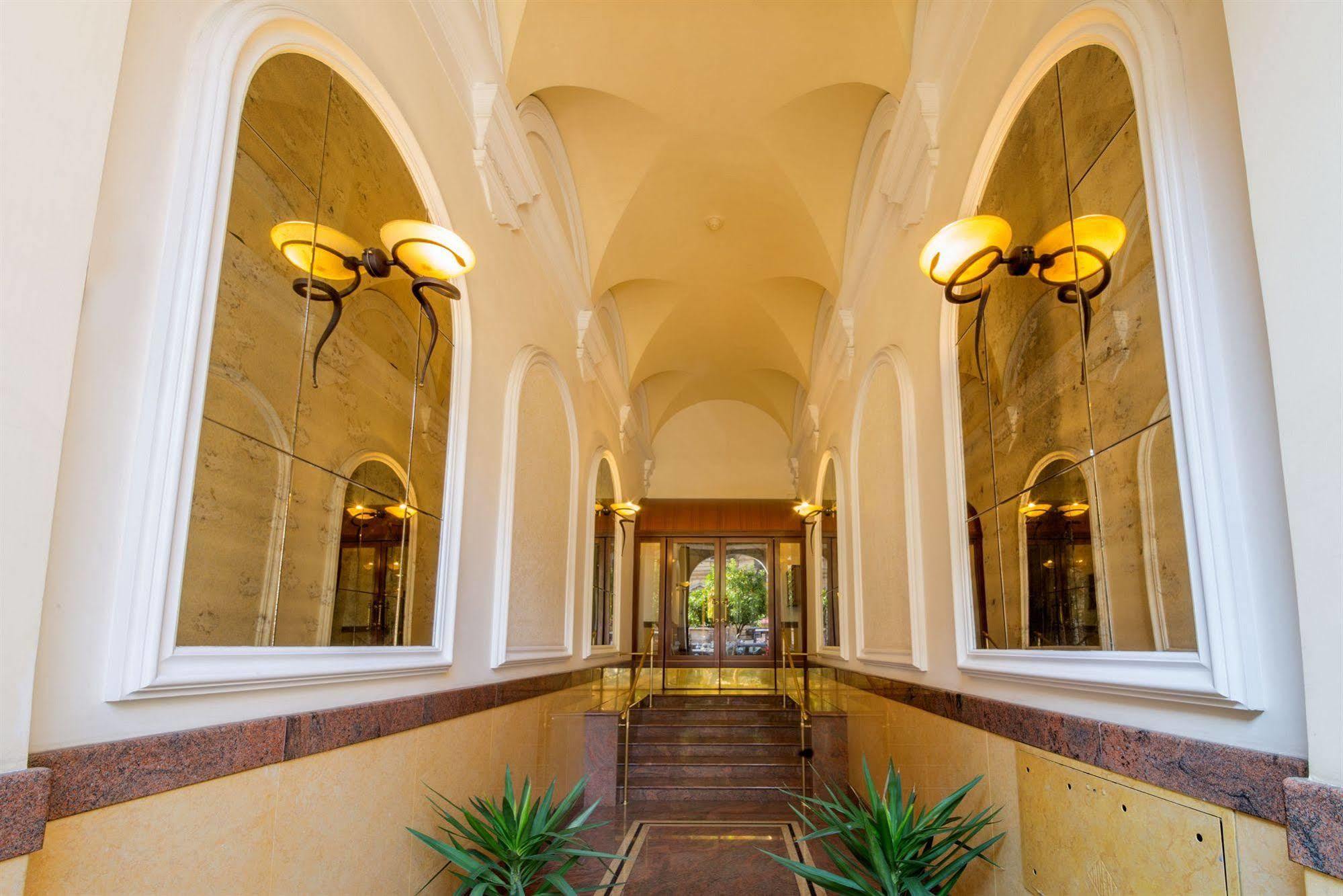 Hotel Ranieri ローマ エクステリア 写真