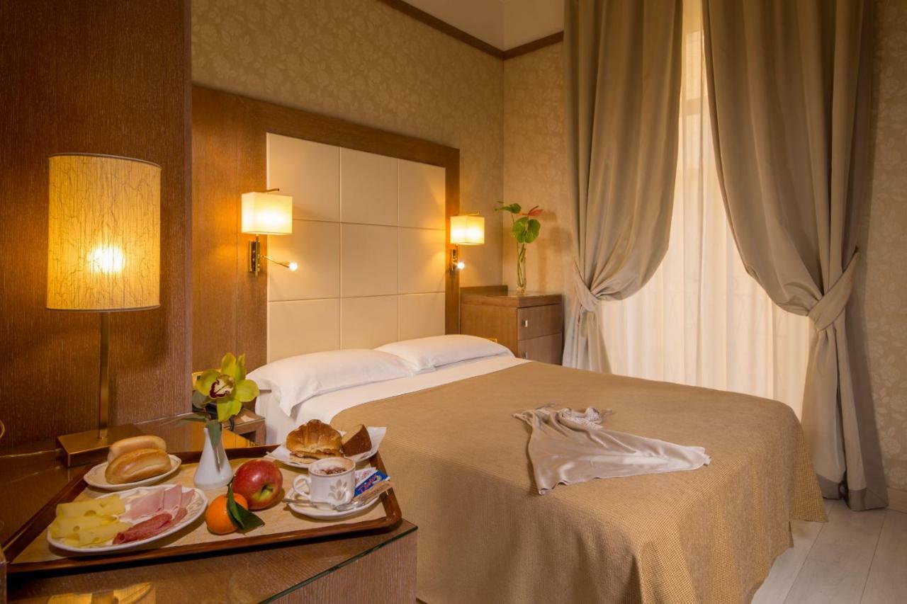 Hotel Ranieri ローマ エクステリア 写真