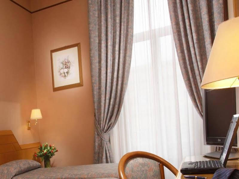 Hotel Ranieri ローマ エクステリア 写真